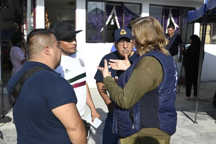 Naucalpan entrega apoyos económicos a familias evacuadas por edificio en riesgo