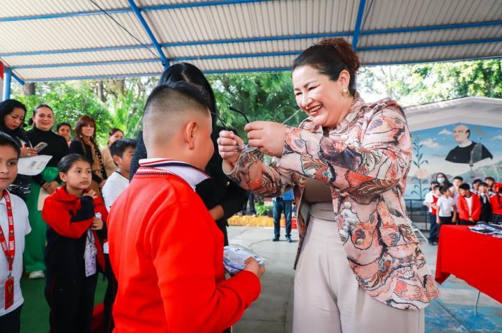 Con "Salud y Educación de 10", el DIF Tlalnepantla mejora el desempeño escolar de la niñez.