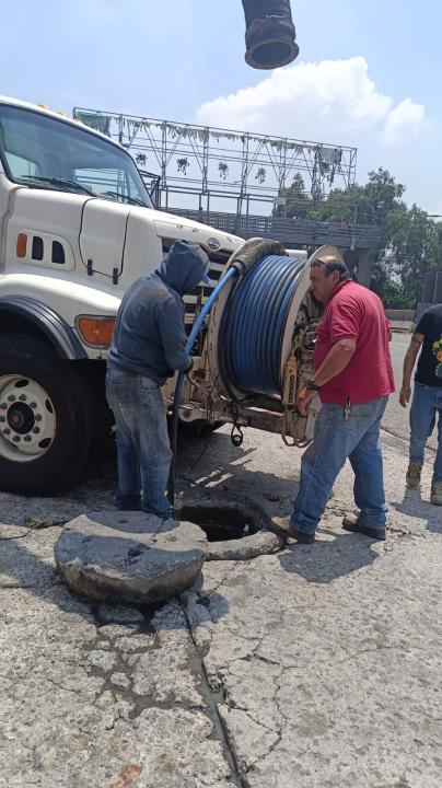 Trabajadores De Naucalpan Remueven Basura Y Lodo Que Dejó Intensa Lluvia