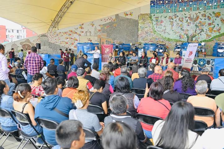 Entregan apoyos “Por el Rescate del Campo” en Tlalnepantla