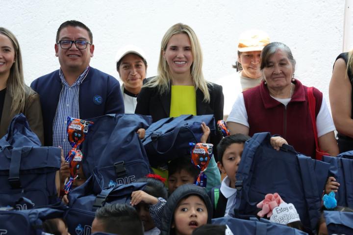 Inicia Huixquilucan Ciclo Escolar 2024-2025 con entrega de mochilas a estudiantes